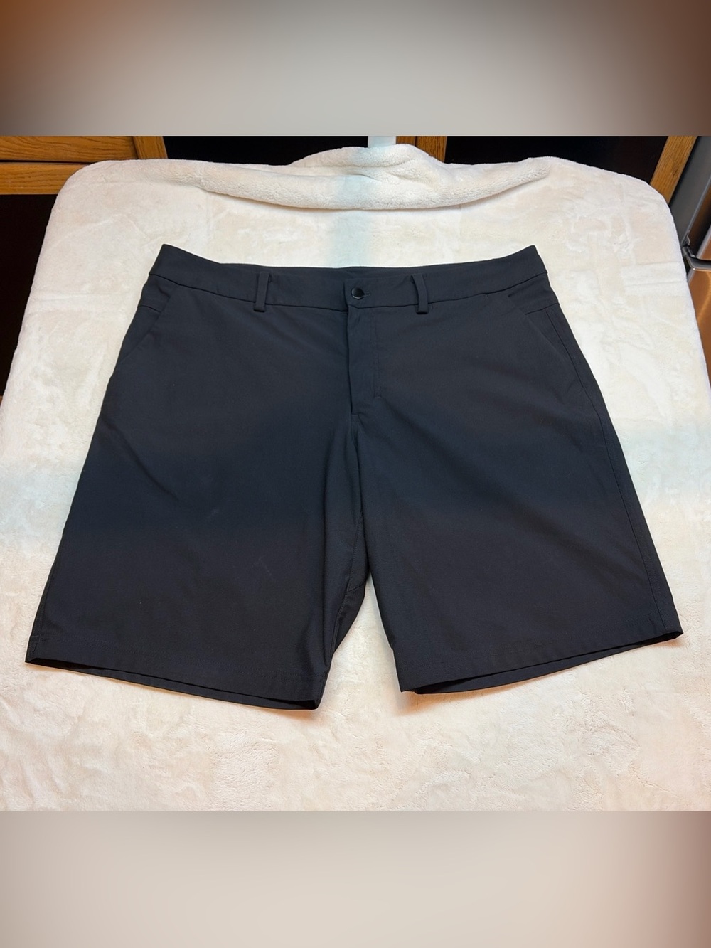 Lululemon Athletica Shorts Mens 38 Black Chino Performance Stretch 10” Inseam